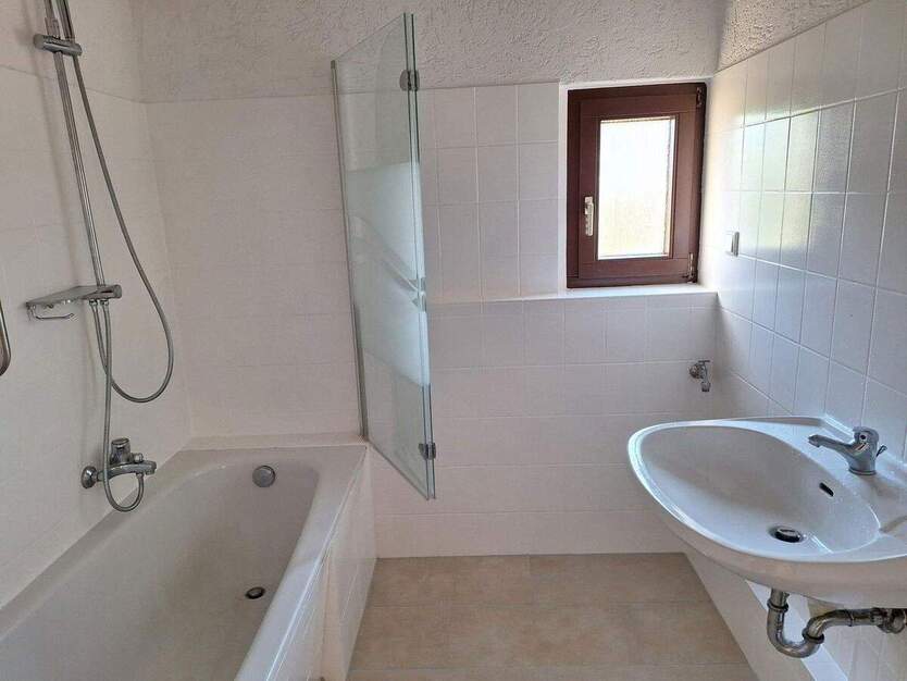 Großzügige, helle 5-Zimmer-Dachgeschosswohnung im Altbau - ruhige Lage mit Weitblick in Ammendorf 5 zimmer
