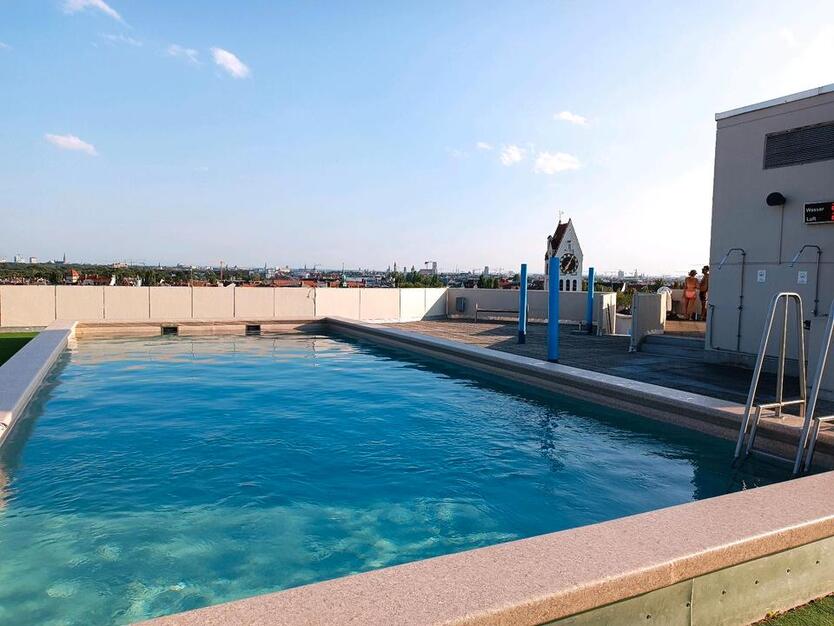 Befristet: 1-Zimmer Appartment mit Balkon und Dachterrasse + Pool zimmer
