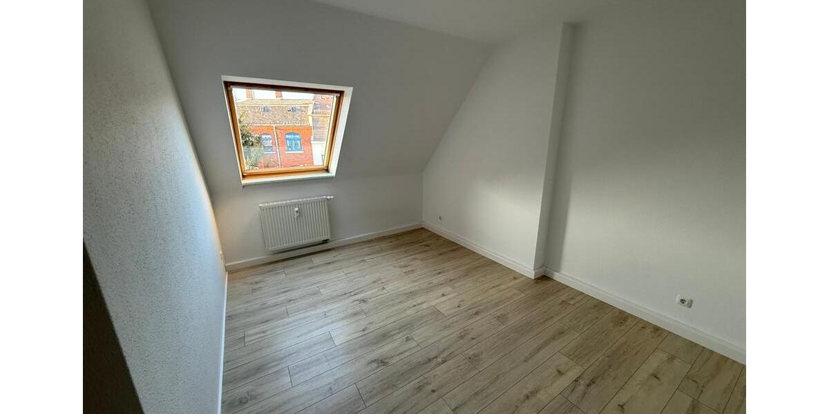 Wunderschöne 4-Raum-DG-Wohnung mit Balkon in Greiz direkt im Stadtzentrum 4 zimmer