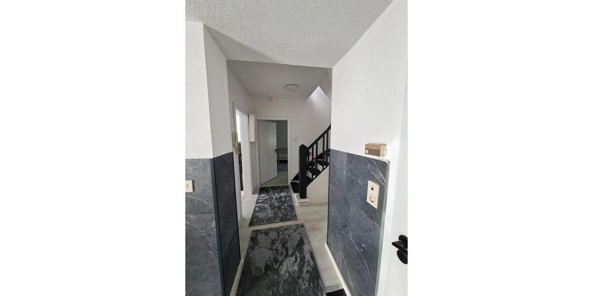 Etagenwohnung Helsa - 6 Zimmer, 102 m&sup2;, 1.000&euro; | Angebot:24730510