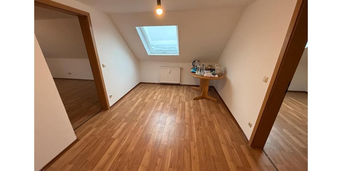 Dachgeschoßwohnung Leuchtenberg - 4 Zimmer, 85 m&sup2;, 450&euro; | Angebot:24744639