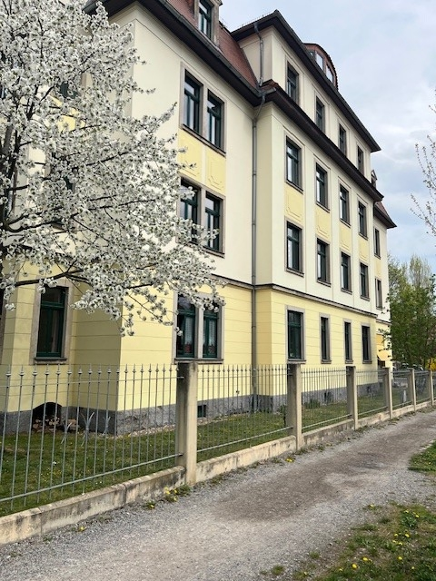 2-Zimmer-Whg mit neuer EBK und Designbelag für 2 Jahre zu vermieten