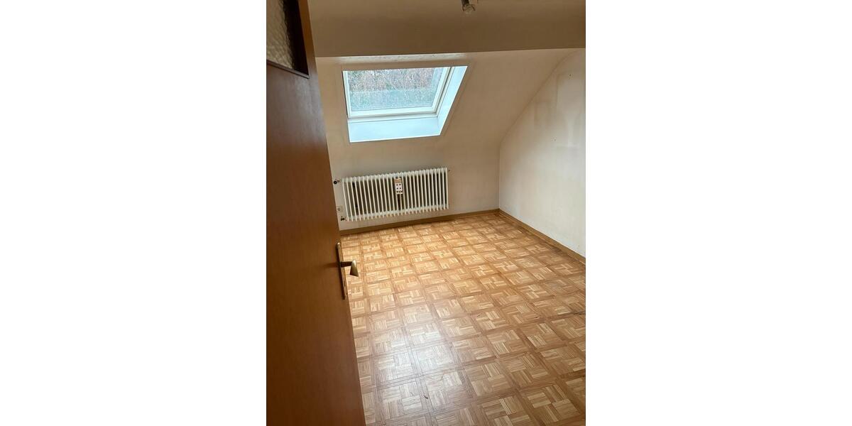 Dachgeschoßwohnung Völklingen - 3 Zimmer, 68 m&sup2;, 400&euro; | Angebot:26600730