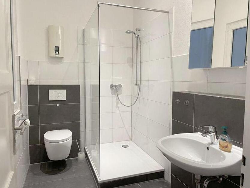 Schöne, extrem großzügige 3,5 Zi- Wohnung (plus 2 Zimmer) mit Einbauküche im Herzen von Bingen