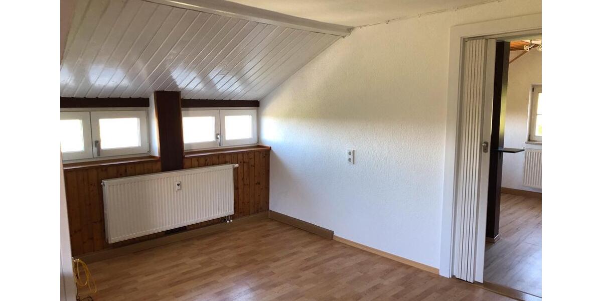 Dachgeschoßwohnung Deggendorf - 3.5 Zimmer, 95 m&sup2;, 815&euro; | Angebot:26381488