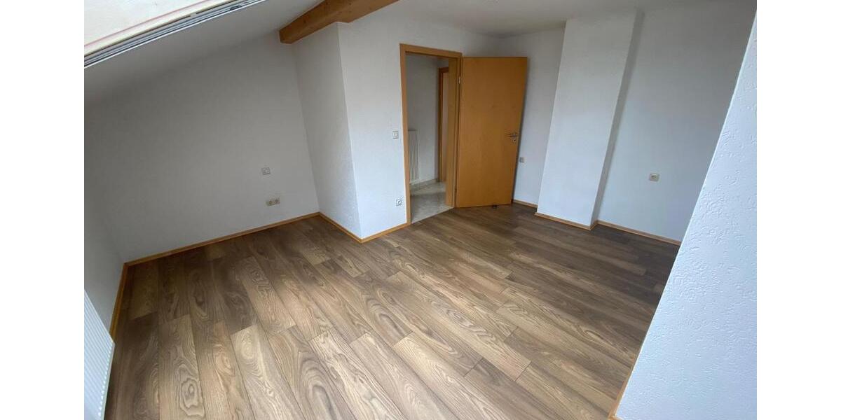 Dachgeschoßwohnung Arnbruck - 5 Zimmer, 111 m&sup2;, 800&euro; | Angebot:26261869
