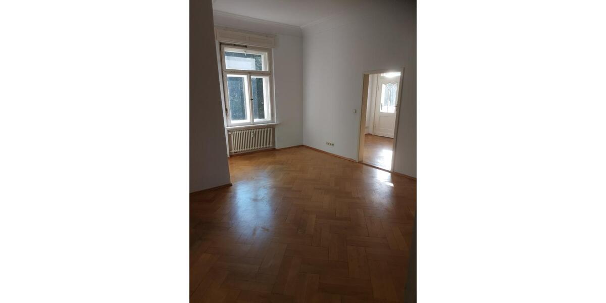 Sehr geräumige 5-Zimmerwohnung in Villa mit großer Terrasse 5 zimmer