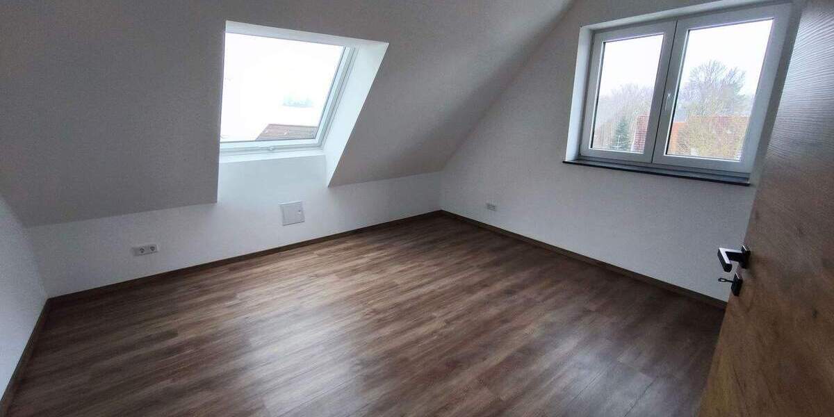 Einfamilienhaus Igensdorf Pettensiedel - 1 Zimmer, 240 m&sup2;, 2.200&euro; | Angebot:25770176