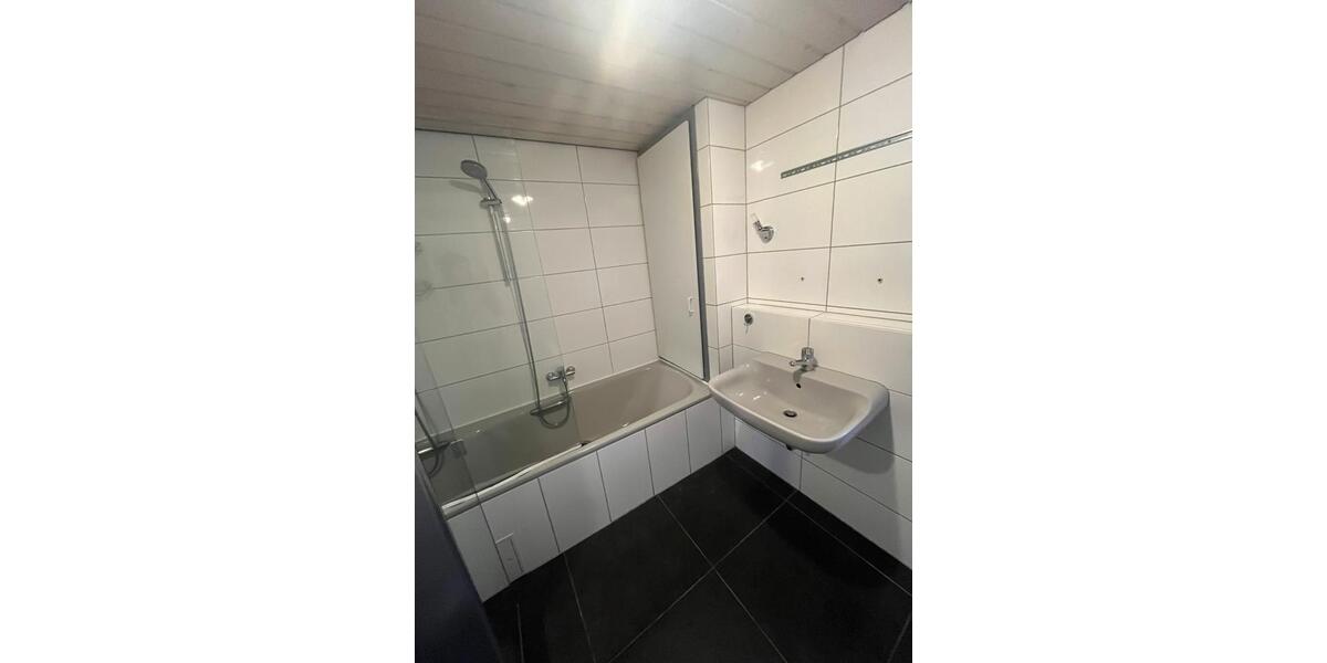 Etagenwohnung Kaiserslautern - 5 Zimmer, 135 m&sup2;, 1.250&euro; | Angebot:24715937