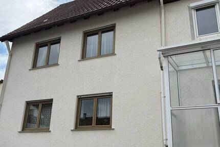 .::Großzügige 3 Zimmer-Wohnung mit Wintergarten, mitten im Ort::. 3 zimmer