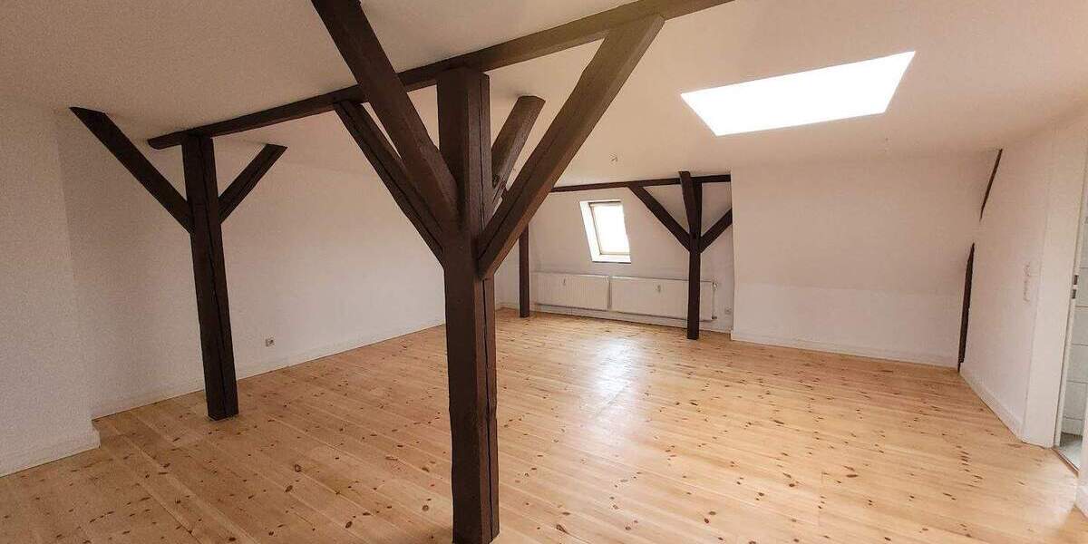 Frisch renovierte Wohnung im Dachgeschoss sucht neuen Mieter. 2 zimmer