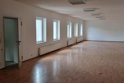 113 qm Gewerbefläche im 1. Obergeschoss, ehemals Tanzschule zimmer