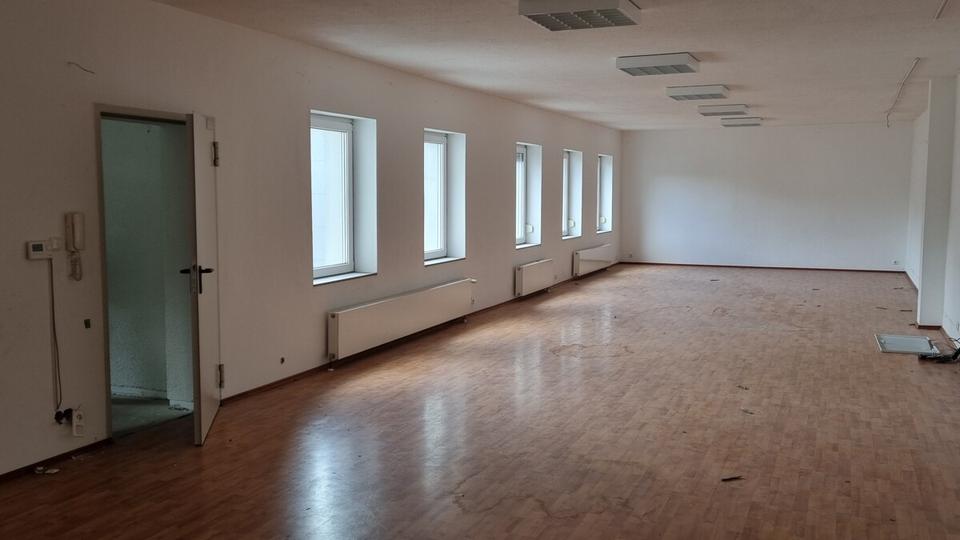 113 qm Gewerbefläche im 1. Obergeschoss, ehemals Tanzschule zimmer