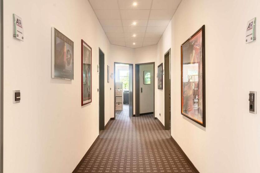 Großzügige Gewerbefläche mit flexibler Raumaufteilung und Wohnoption. Obj. 8989 zimmer