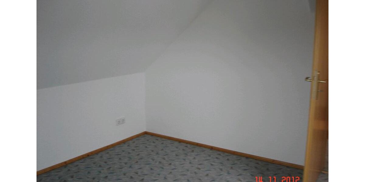 Dachgeschoßwohnung Steinwenden - 3 Zimmer, 90 m&sup2;, 700&euro; | Angebot:24711466