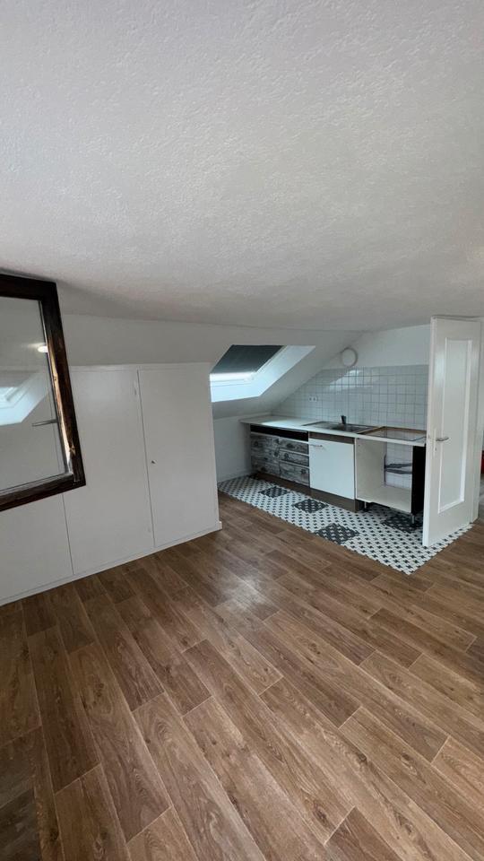 Kleine 2-Zimmer Dachgeschoßwohnung in Ispringen
