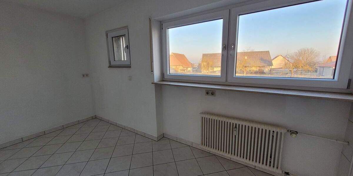 Etagenwohnung Giebelstadt Euerhausen - 4 Zimmer, 113 m&sup2;, 860&euro; | Angebot:24621031