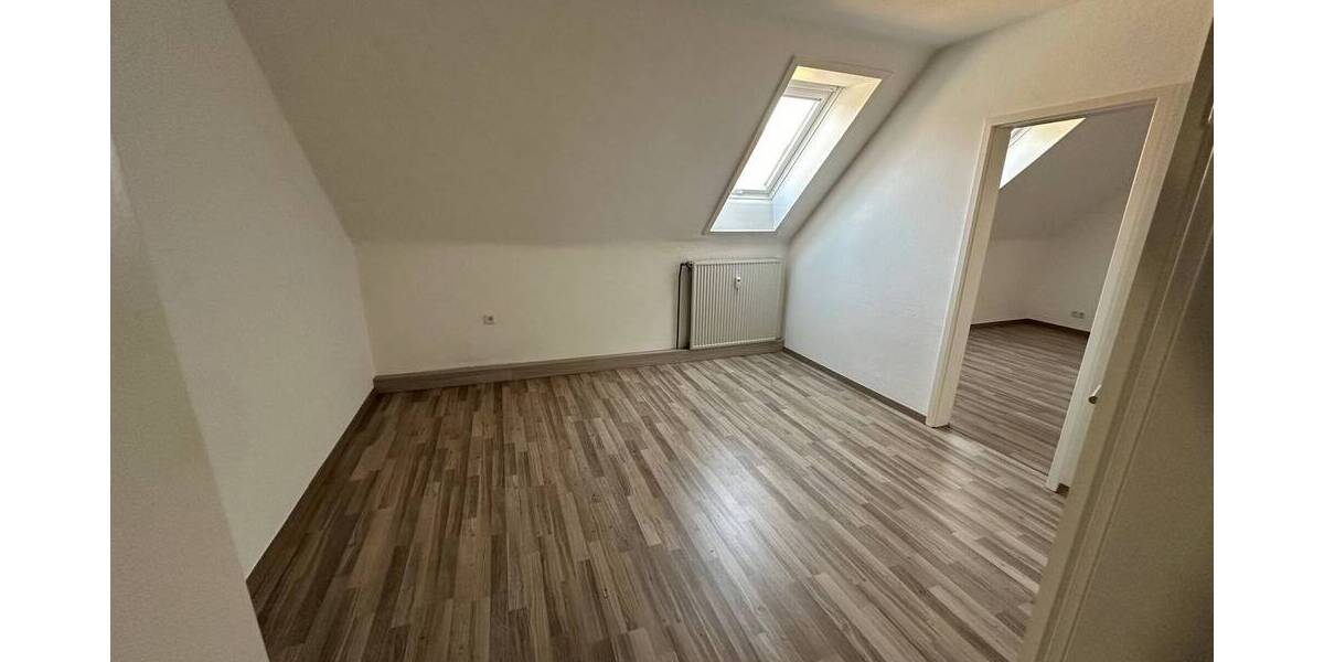 Großzügige, renovierte 3-Zi DG-Wohnung in Veitsbronn 3 zimmer