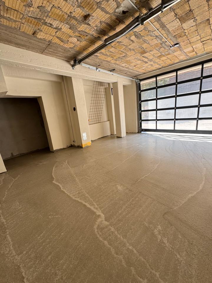 Atelier Werkstatt mit Galerie + 180qm befestigte Freifläche