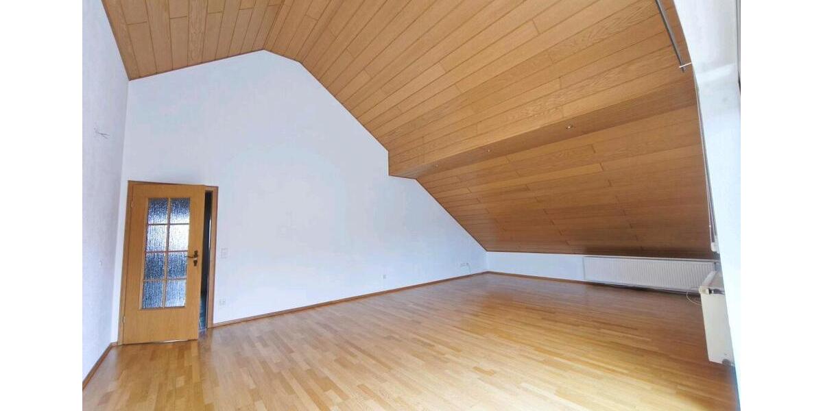 Dachgeschoßwohnung Bad Driburg - 4 Zimmer, 127 m&sup2;, 900&euro; | Angebot:25900234