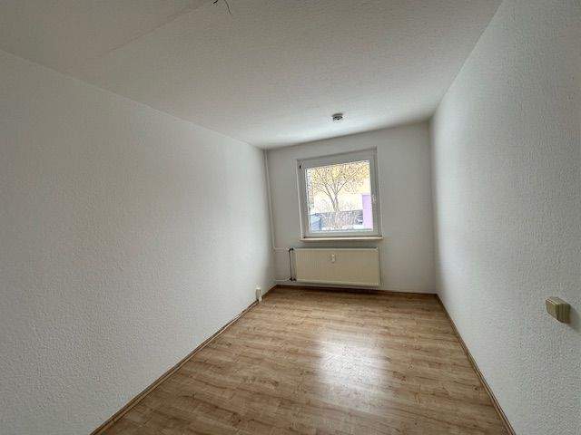 Etagenwohnung Magdeburg Neu Olvenstedt - 3 Zimmer, 70 m&sup2;, 420&euro; | Angebot:25666261