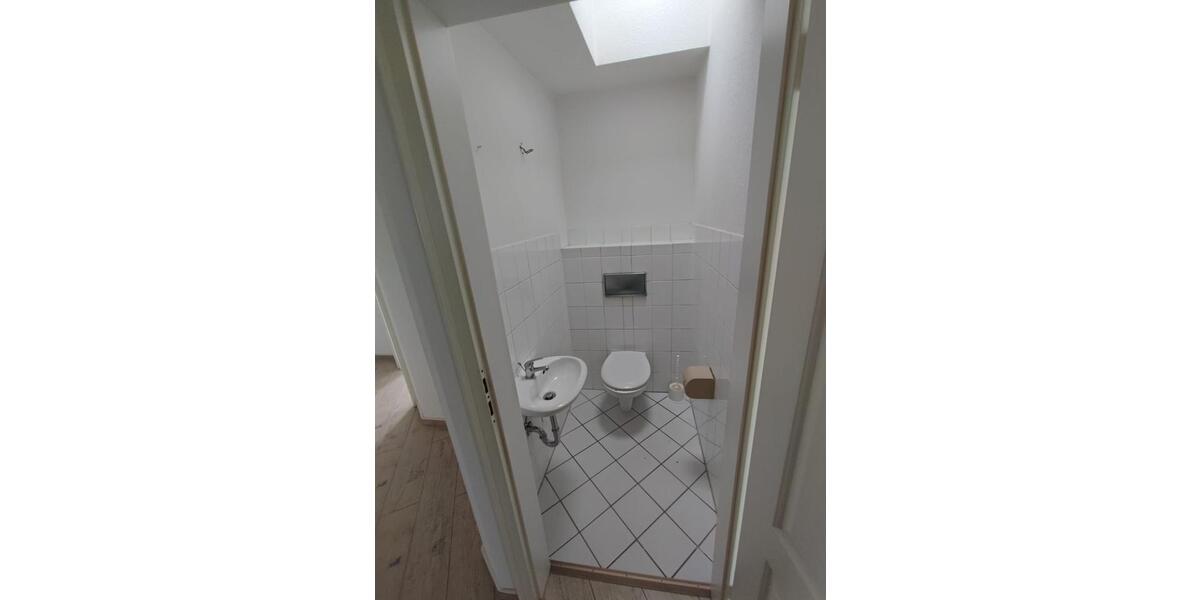 Dachgeschoßwohnung Zeitz - 2 Zimmer, 100 m&sup2;, 450&euro; | Angebot:25404425