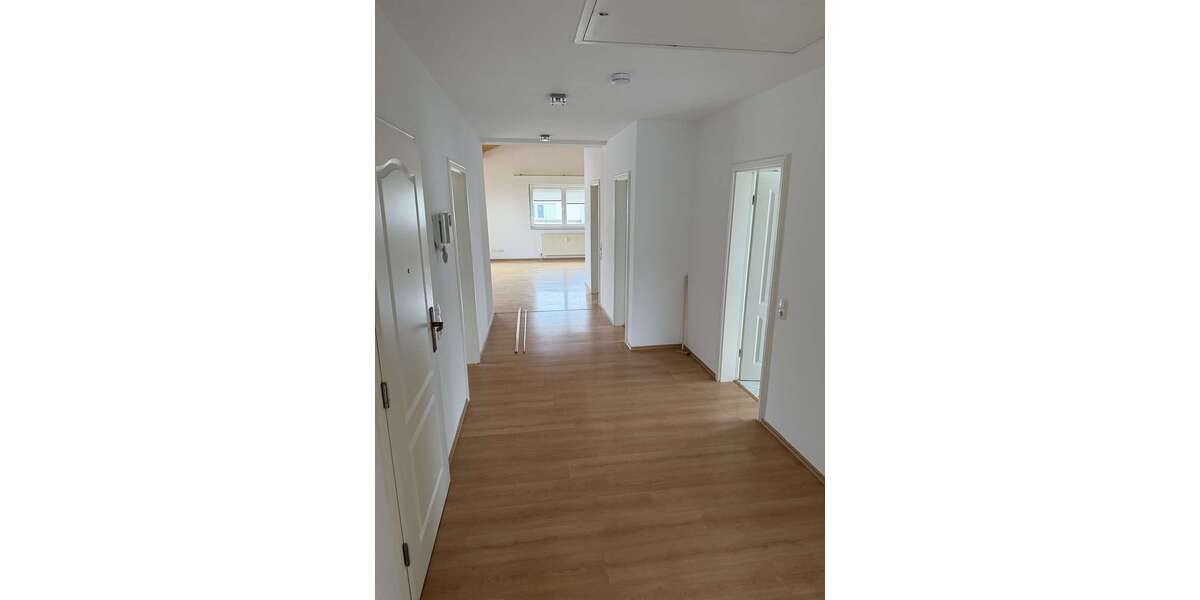 Etagenwohnung Mainz Hechtsheim - 4 Zimmer, 135 m&sup2;, 2.100&euro; | Angebot:24857058