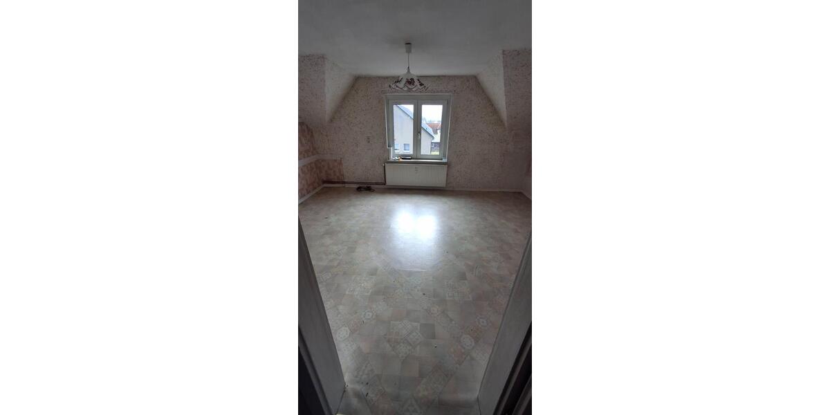 Dachgeschoßwohnung Roßleben-Wiehe Wiehe - 3 Zimmer, 125 m&sup2;, 400&euro; | Angebot:23283919