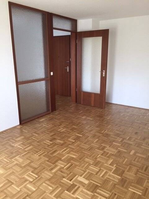 Am Stresemannplatz - gemütliche 2-Zimmer-Wohnung in der Fürther Südstadt, Herrnstr. 85 - mit Loggia und Aufzug - ohne Maklerprovision
