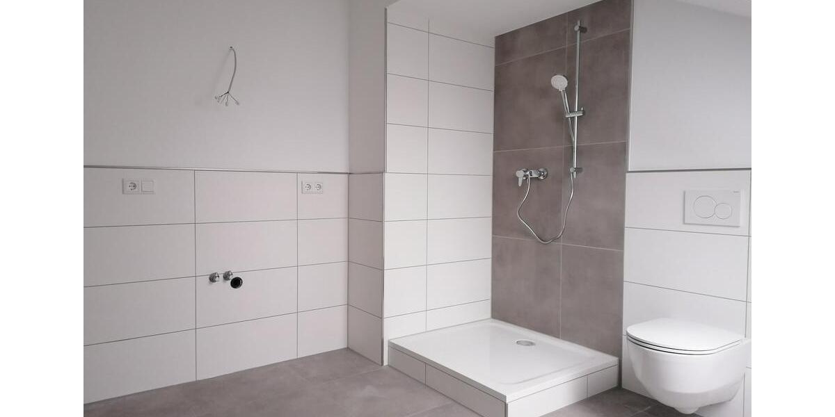 Neu ausgebaute, energetisch sanierte Dachgeschosswohnung 3 zimmer