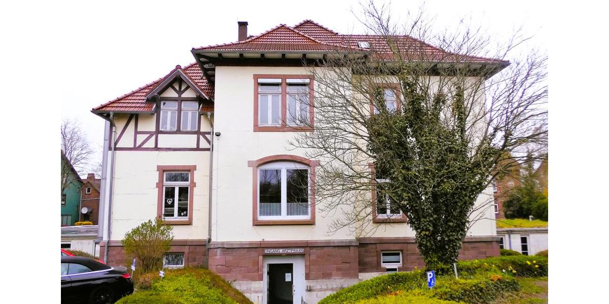 Großzügige Wohnung mit Aufzug und Charme 4 zimmer