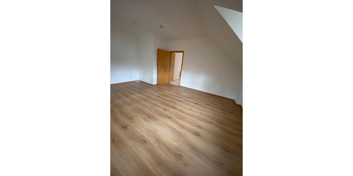 Dachgeschoßwohnung Apolda - 2 Zimmer, 63 m&sup2;, 515&euro; | Angebot:25906021