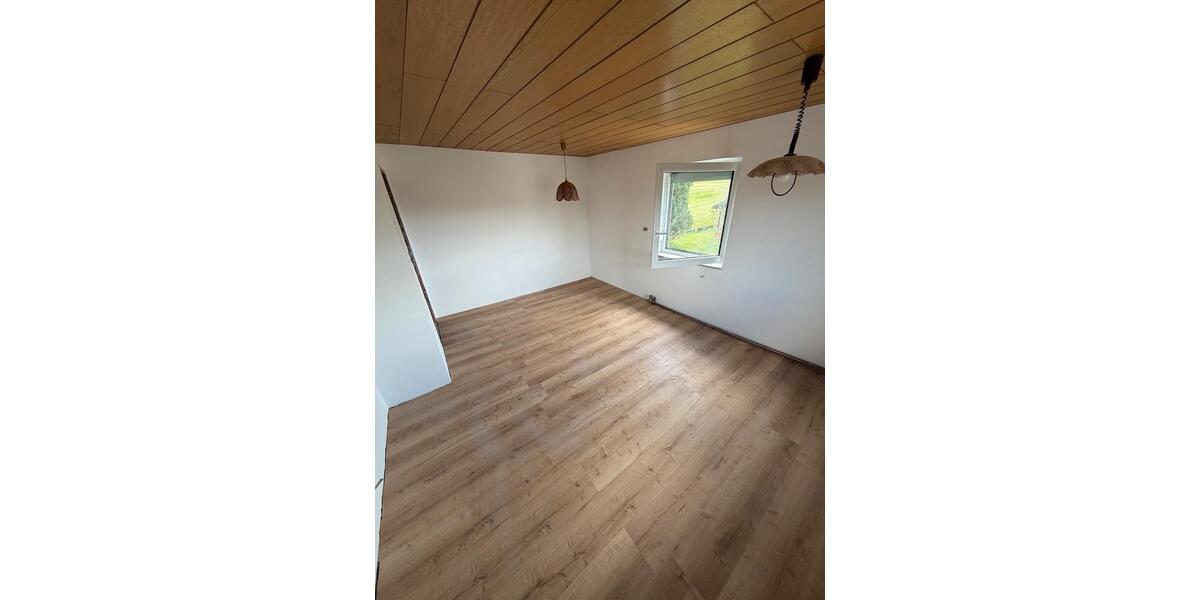 Einfamilienhaus Viechtach - 8 Zimmer, 170 m&sup2;, 1.600&euro; | Angebot:26509272