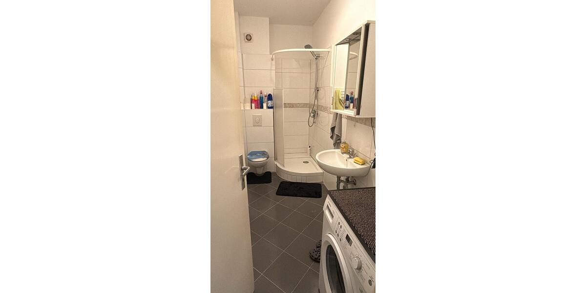 Ein Zimmer in einer Wg mit einem weiteren mieter zu Vermieten 1 zimmer