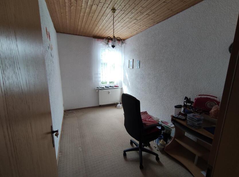 L34W4 - Tolle 3-Zimmer - DG-Wohnung in Vierfamilienhaus, Balkon, Gartennutzung zimmer