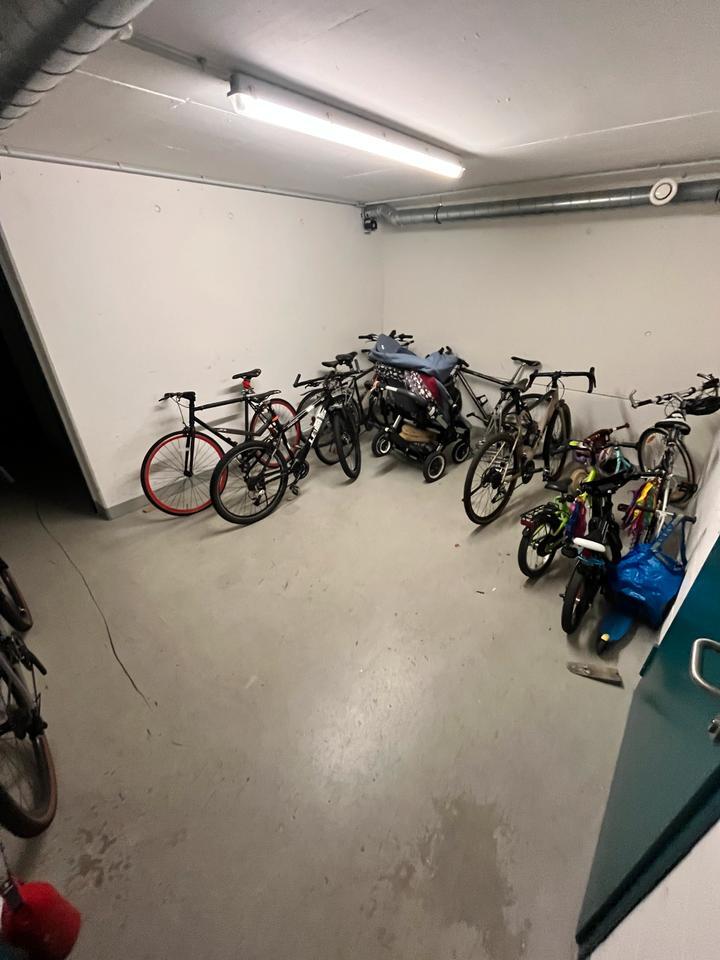 WG-Zimmer in zentraler Lage Berufstätigen-WG — Weiter Bilder fo