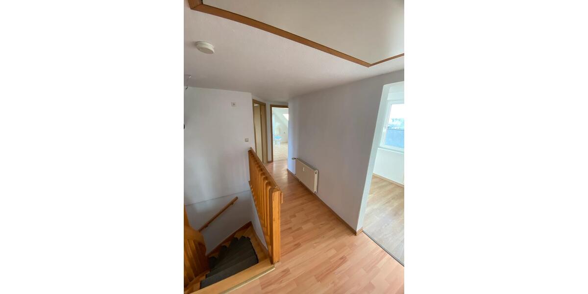 Dachgeschoßwohnung Hecklingen - 2 Zimmer, 60 m&sup2;, 300&euro; | Angebot:26531470