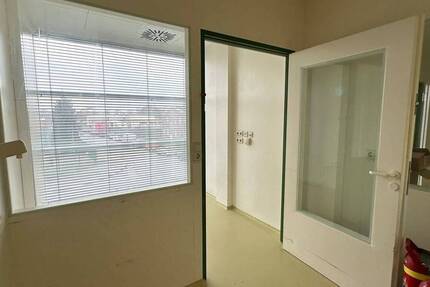 Gewerbeobjekt Barsbüttel - 9 Zimmer, 122 m&sup2;, 1.464&euro; | Angebot:23745133