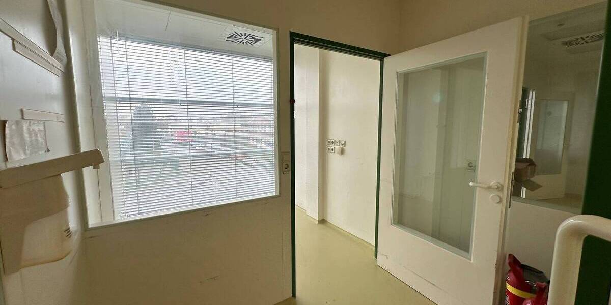 Gewerbeobjekt Barsbüttel - 9 Zimmer, 122 m&sup2;, 1.464&euro; | Angebot:23745133