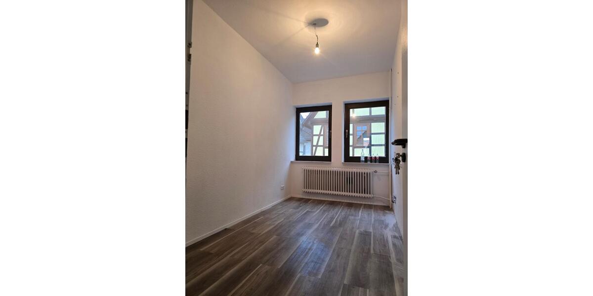 Etagenwohnung Wolfhagen - 7 Zimmer, 175 m&sup2;, 1.100&euro; | Angebot:26692929