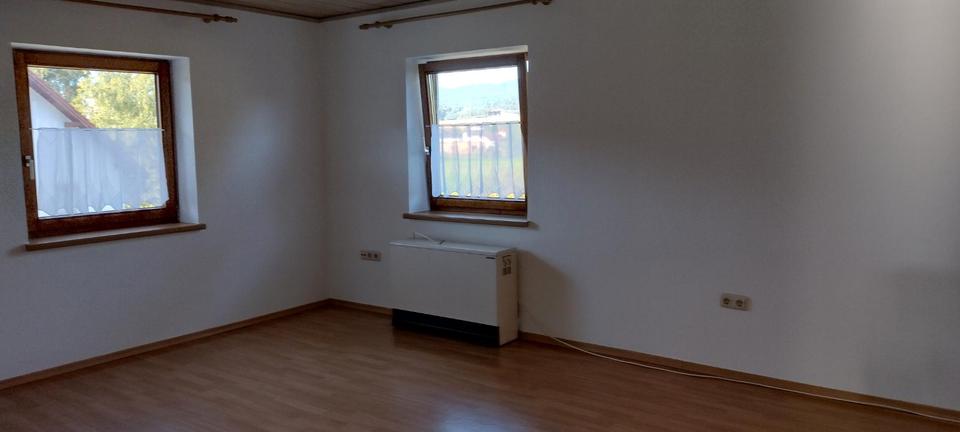 Etagenwohnung Teisnach - 3 Zimmer, 80 m&sup2;, 680&euro; | Angebot:25978586