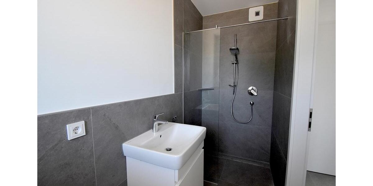 Neuwertig! Energieeffiziente 143m² Doppelhaushälfte mit Garten, Einbauküche und Garage in Straßfeld 5 zimmer