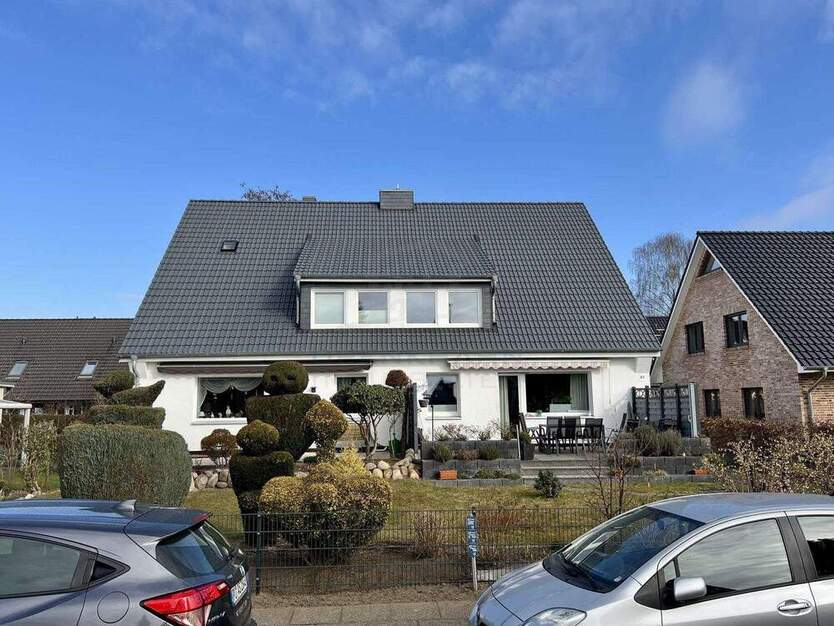 Moderne Dachgeschosswohnung mit EBK und Stellplatz 3 zimmer