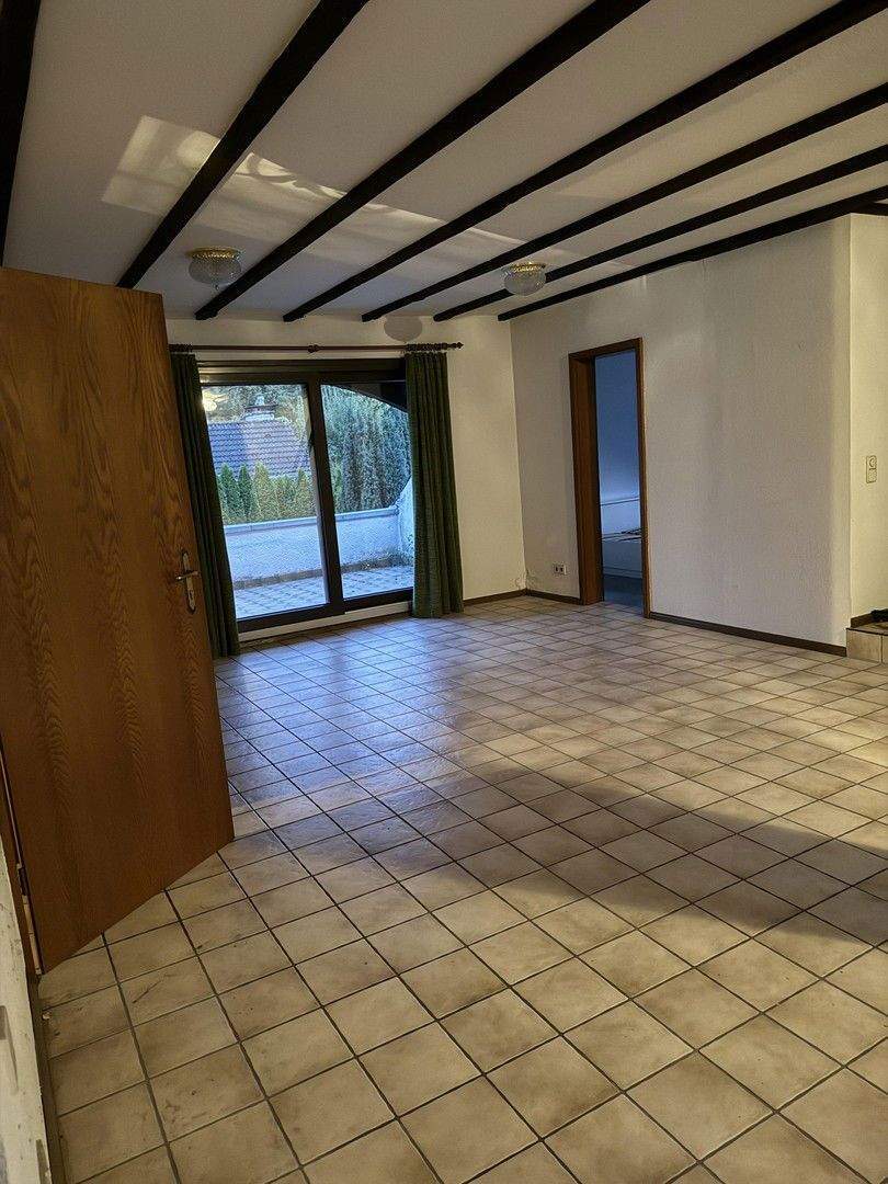 Lichtdurchflutete Wohnung in Zweifamilienhaus mit großem Balkon in Krefelder Bestlage zu vermieten 3 zimmer