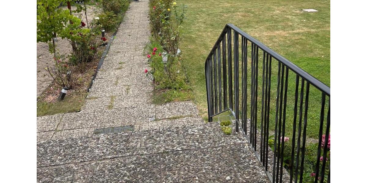 Großzügiges HausVilla ab Okt.2025 zu Vermieten. Kaltmiete 2160€ 8 zimmer