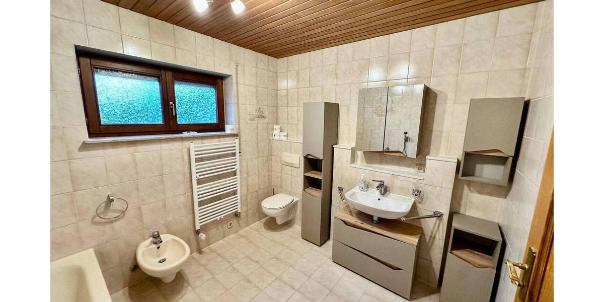 Etagenwohnung Aichtal Aich - 3 Zimmer, 150 m&sup2;, 2.100&euro; | Angebot:25944663