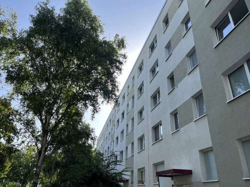 Wohnung zum Mieten in Halle (Saale) 420 € 66.45 m²