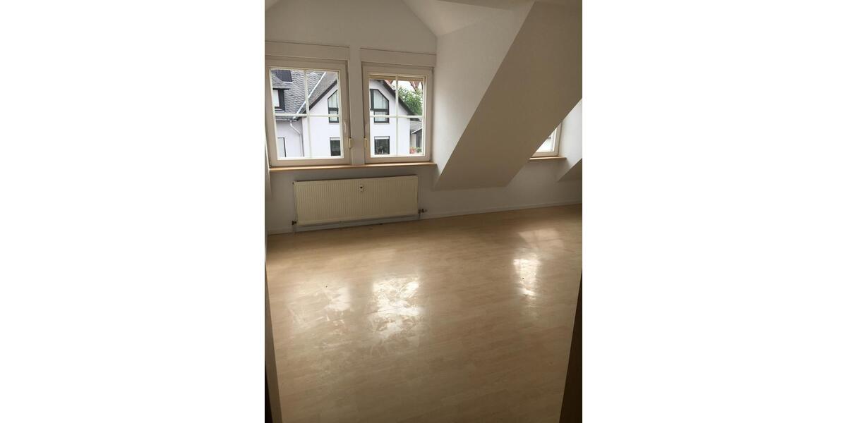 Dachgeschoßwohnung Idstein - 3 Zimmer, 760&euro; | Angebot:23120085