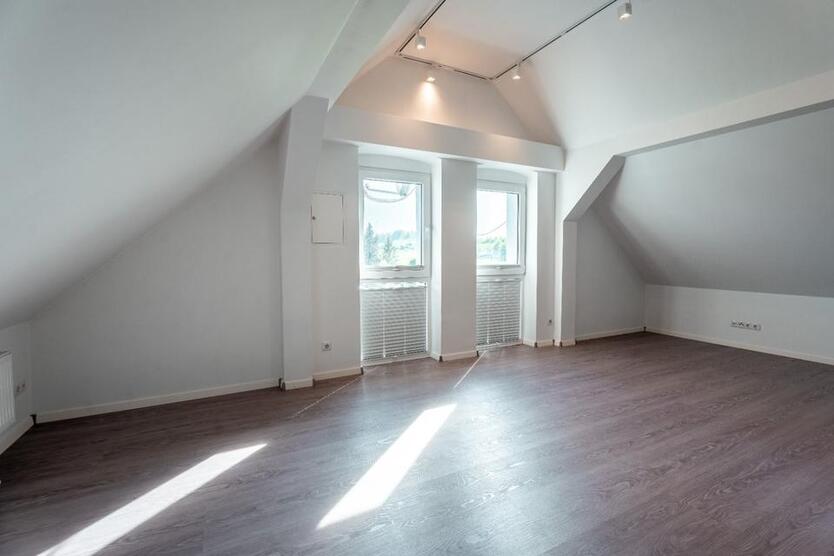 Dachgeschoss-Wohnung in Heiligenroth zu vermieten zimmer