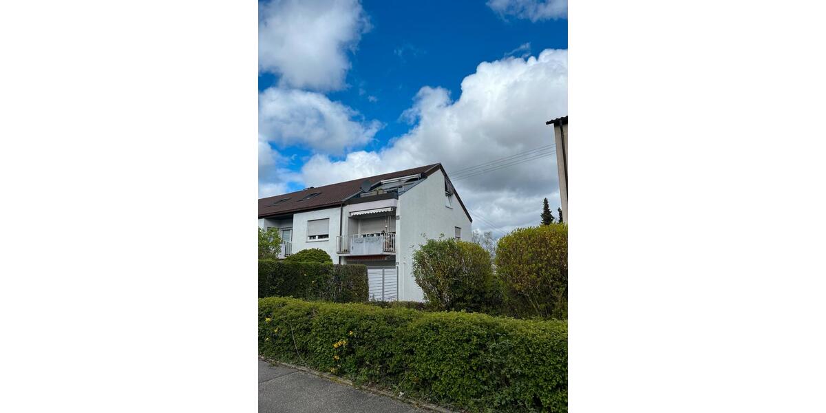 Schöne 3 Zimmer DG Wohnung mit Loggia (Dachbalkon) + Einzelgarage 3 zimmer